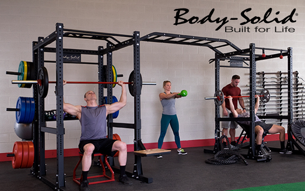 Тренировка в зале на оборудовании Body Solid