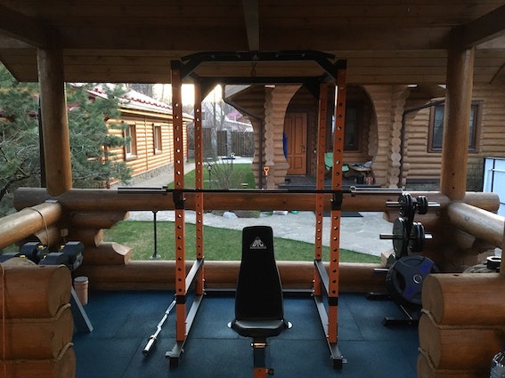 Домашний спортзал в доме (в отдельной беседке)
