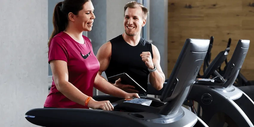 AnyFit беговая дорожка в фитнес клубе
