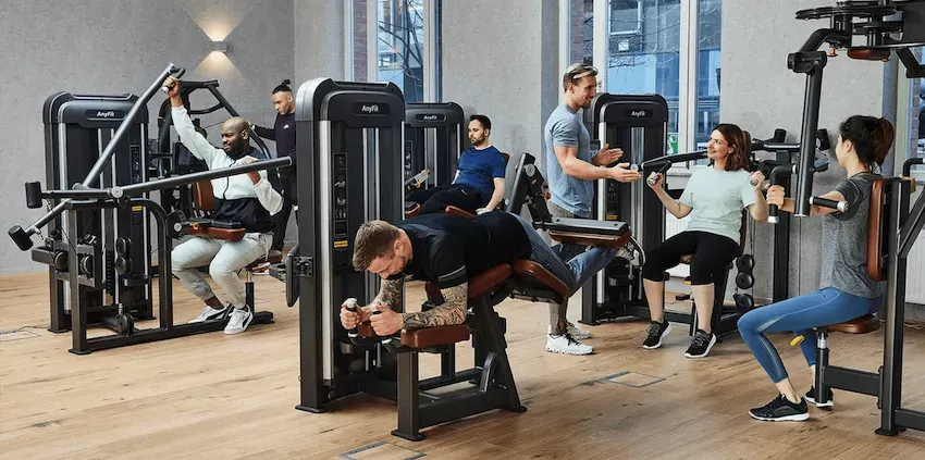 AnyFit тренажеры в фитнес клубе