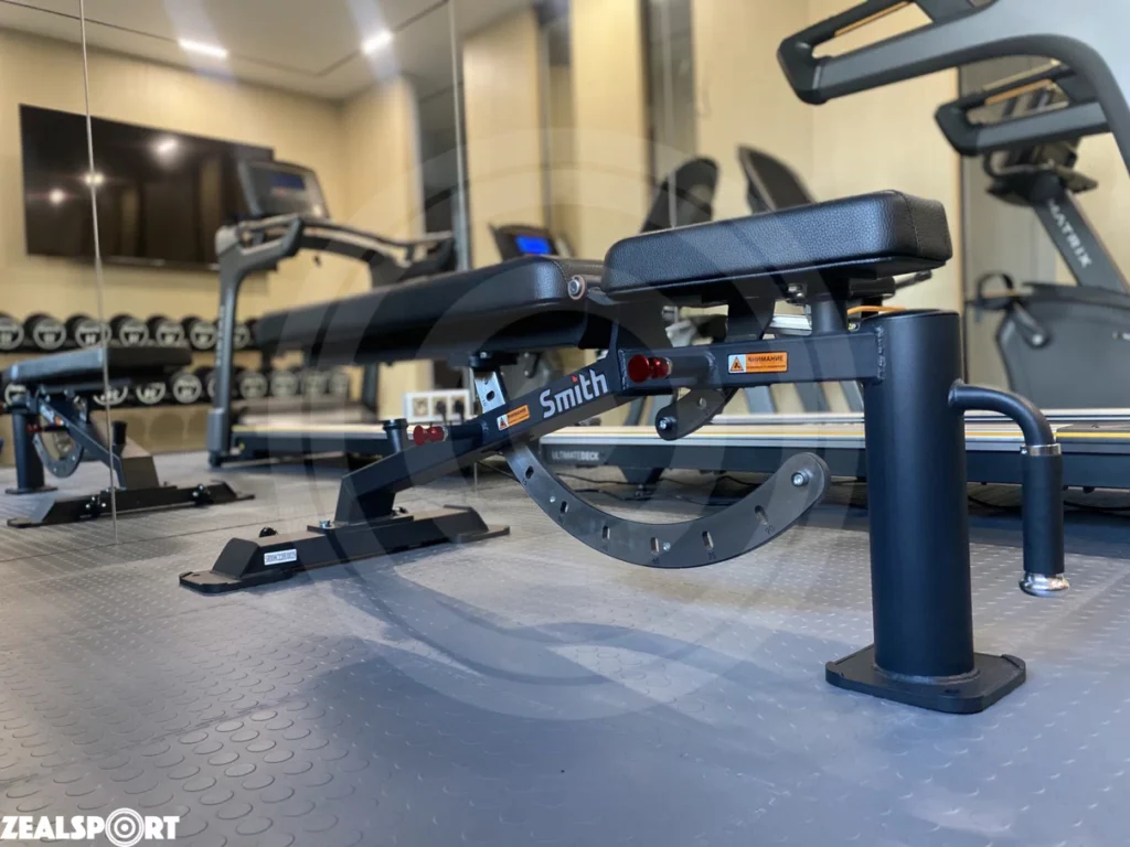 Многопозиционная скамья Smith Strength SR008 в домашнем спортзале