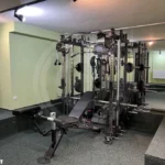 Мультистанция многофункциональный тренажер Smith C5 в спортзале 18 кв.м