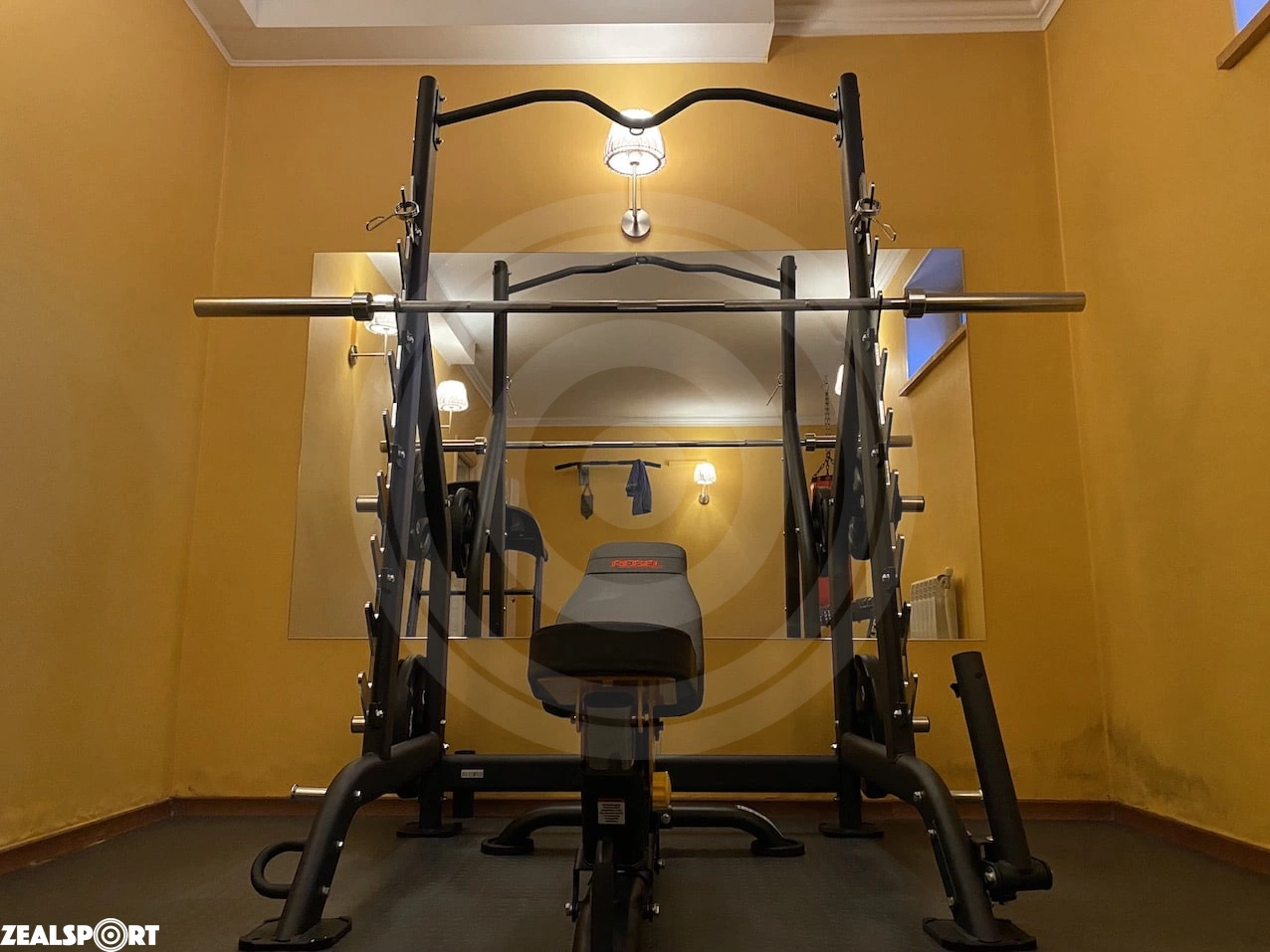 Силовая рама в домашнес спортзале 23 кв.м